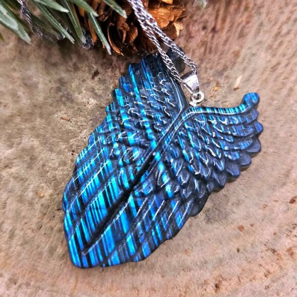 Nature Labradorite Carved Flashy Angel Wing Pendant Necklace - Picture 4 of 9